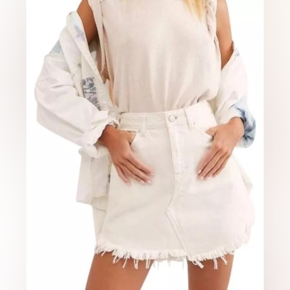 Free People Bailey Fray Hem White Denim Mini Skirt Size 25